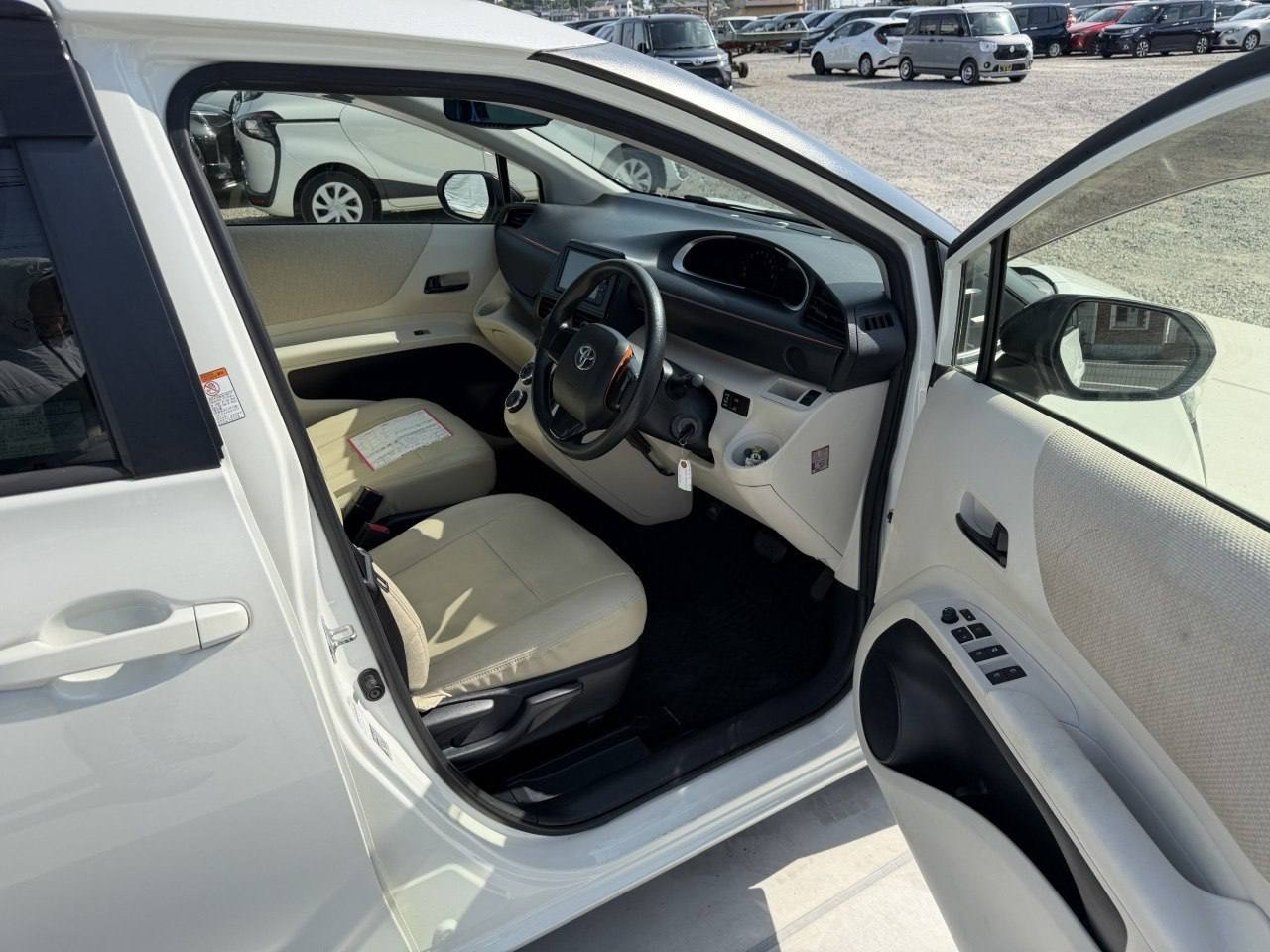 Toyota Sienta X 2016, лот, водительская дверь (4/7)