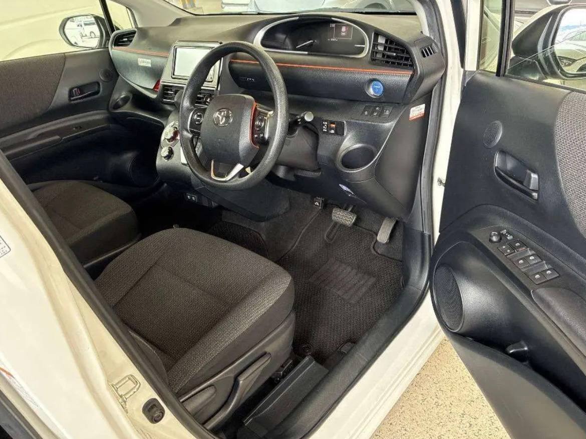 Toyota Sienta Hybrid 2022, лот, водительское место (5/6)