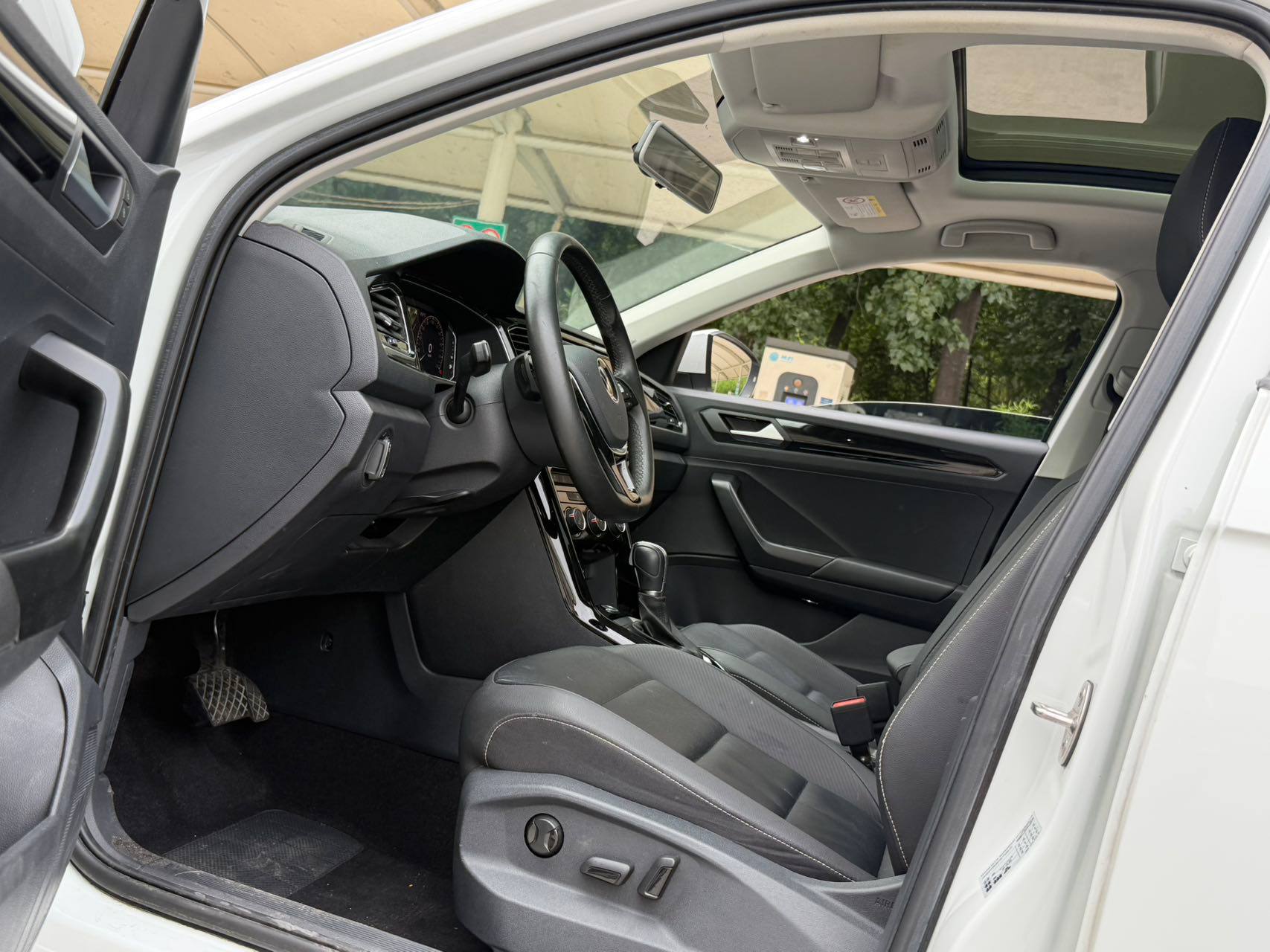 Volkswagen T-Roc 2022 Comfort Smart Plus, лот из Китая (4/6)