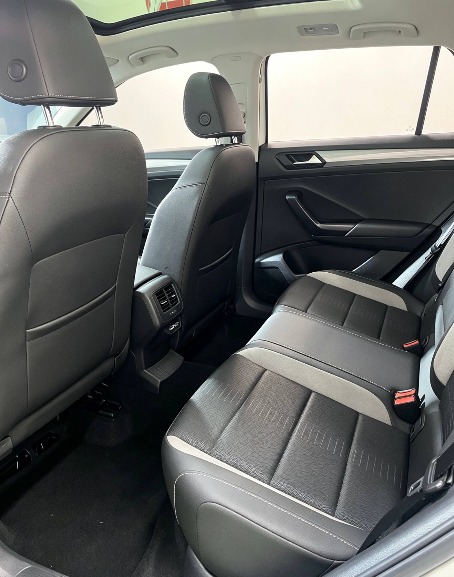 Volkswagen T-Roc 2022 Elite, лот из Китая (5/6)