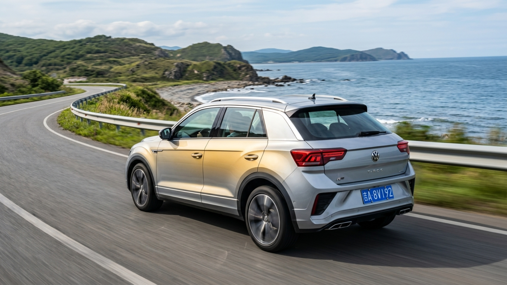 Volkswagen T-Roc 2021 рестайлинг из Китая на приморской трассе, собранный VAG-характер в повороте