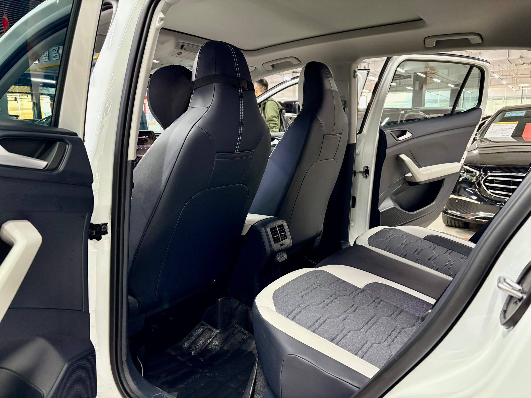 Volkswagen Tharu XR 2025 из Китая, наш лот (3/5)