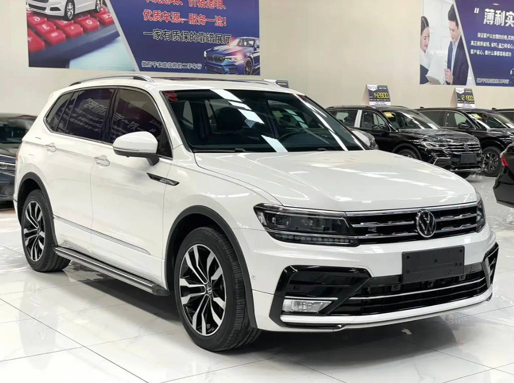 Volkswagen Tiguan L 2021, полный привод, лот от дилера в Китае (1/3)