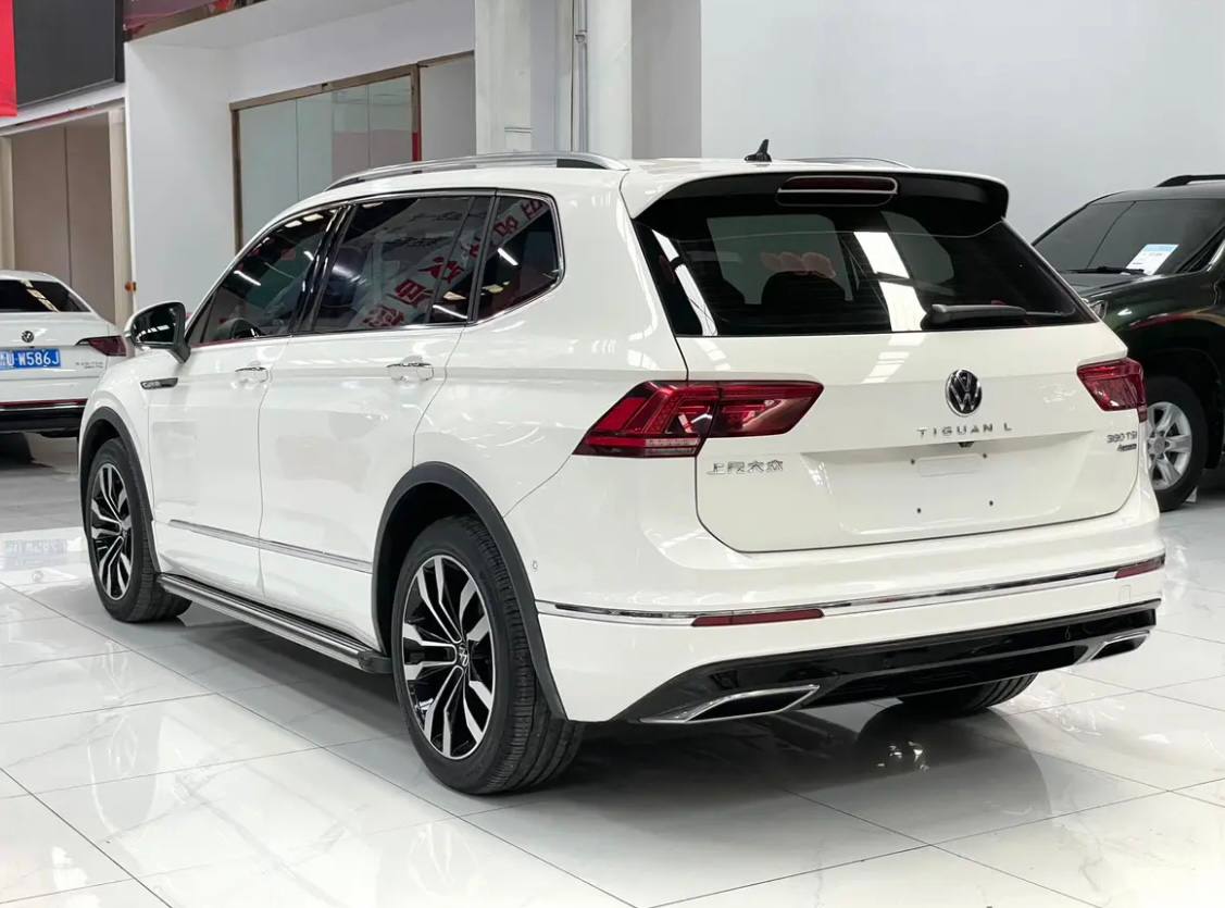 Volkswagen Tiguan L 2021, салон и третий ряд, лот из Китая (3/3)