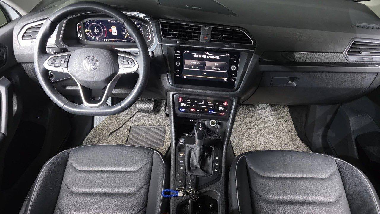 Volkswagen Tiguan 2021, дизель, вид сбоку, лот из Кореи (2/3)