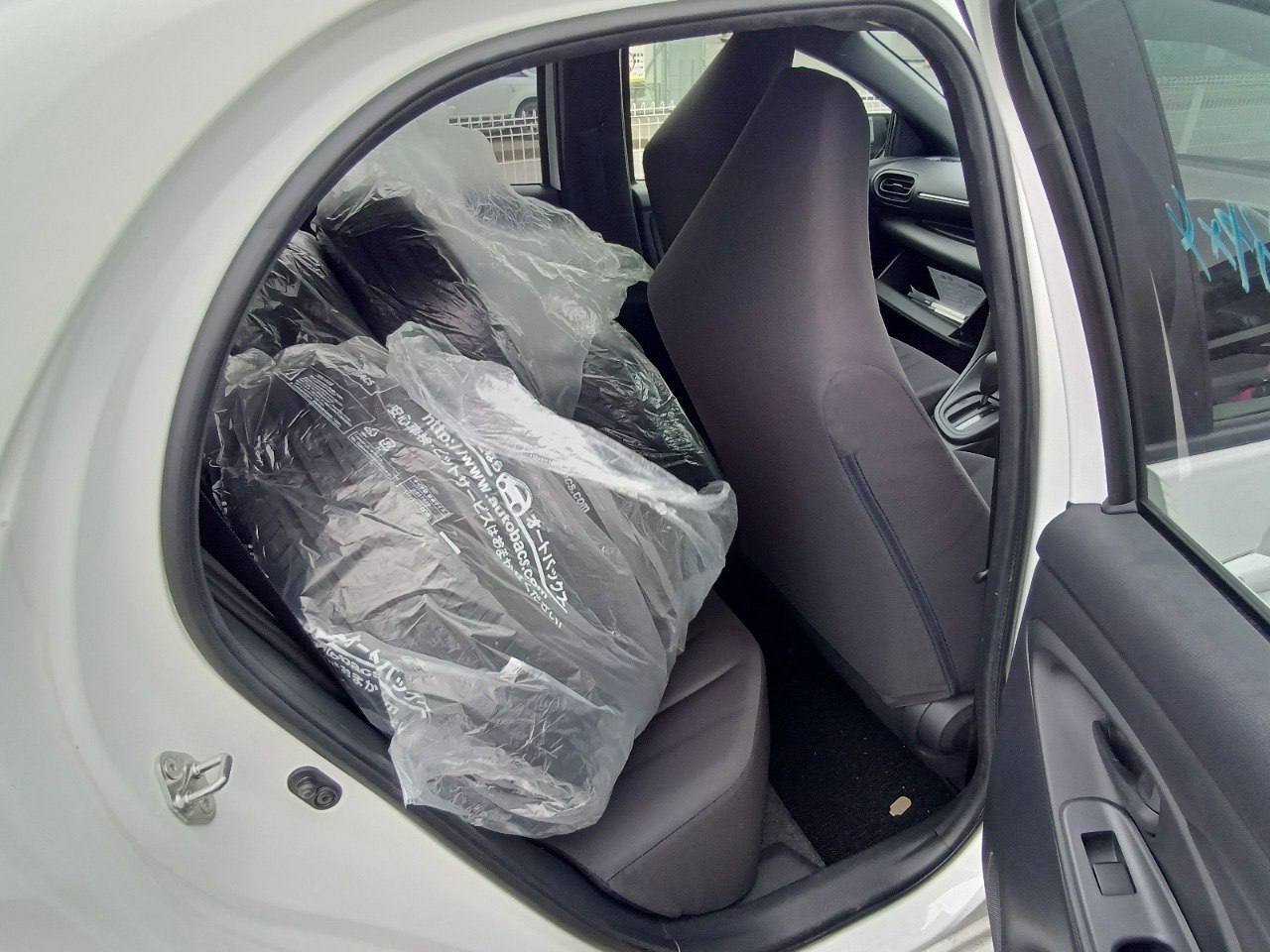 Toyota Yaris 1.0 2022 из Японии, наш лот (4/6)