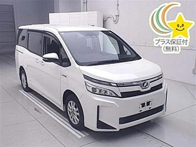 Toyota Voxy Hybrid X 2017, наш лот, спереди 3/4