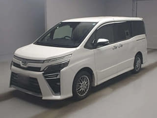 Toyota Voxy Hybrid ZS Kirameki 3 2021, наш лот, спереди 3/4