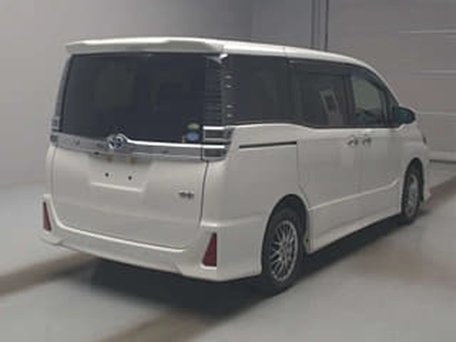 Toyota Voxy Hybrid ZS Kirameki 3 2021, наш лот, сзади 3/4