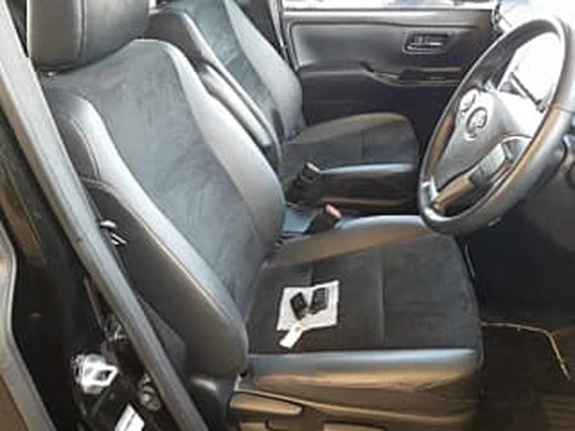 Toyota Voxy Hybrid ZS Kirameki 3 2021 чёрный, наш лот, комбинированное кресло