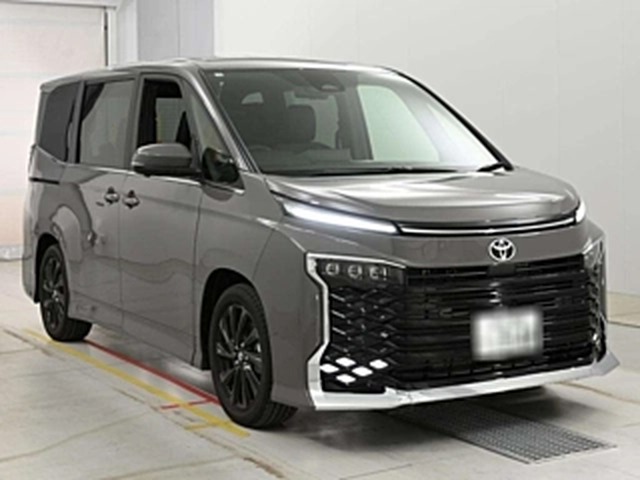 Toyota Voxy R90 Hybrid S-Z 2026, наш лот, спереди 3/4
