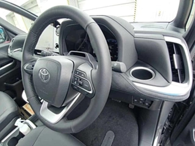 Toyota Voxy R90 Hybrid S-Z 2026, наш лот, руль и приборка
