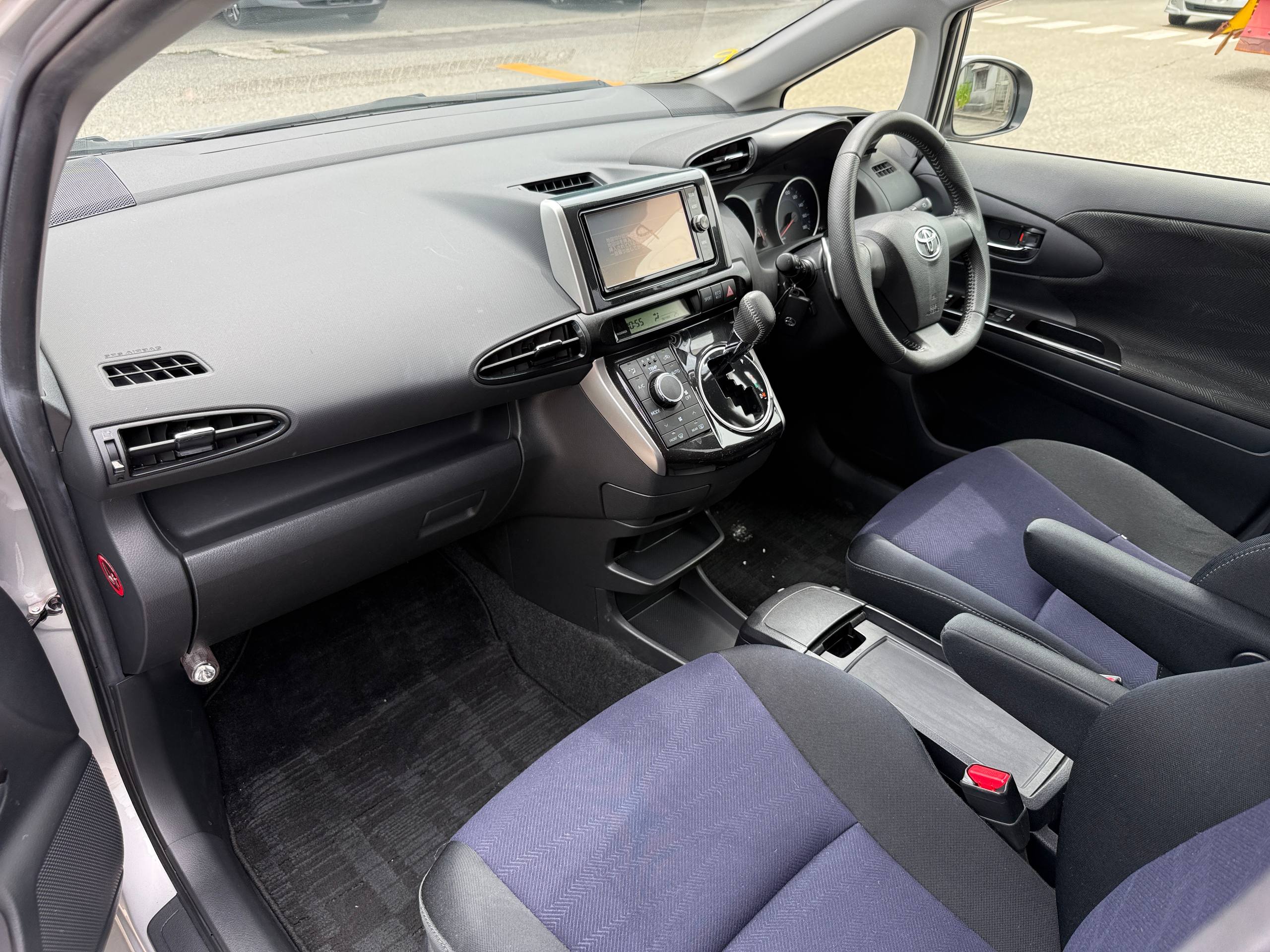 Toyota Wish 1.8 S из Японии, 2017, наш лот (6/6)