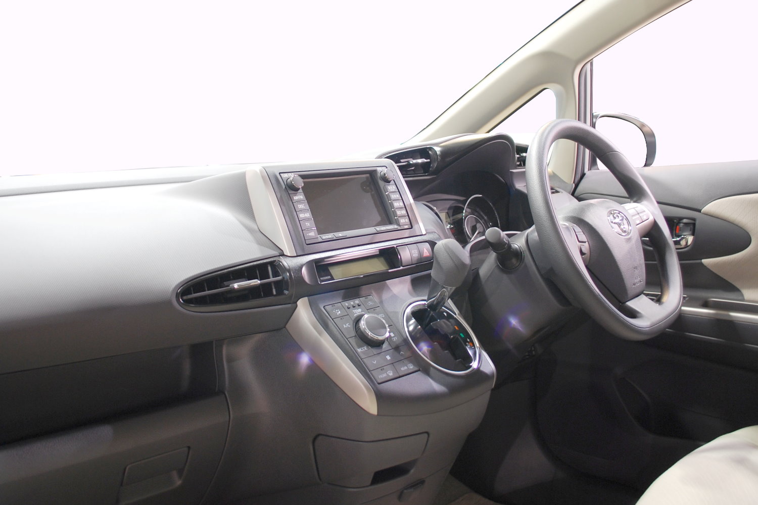 Торпедо и передняя панель Toyota Wish второго поколения, правый руль, реальное фото