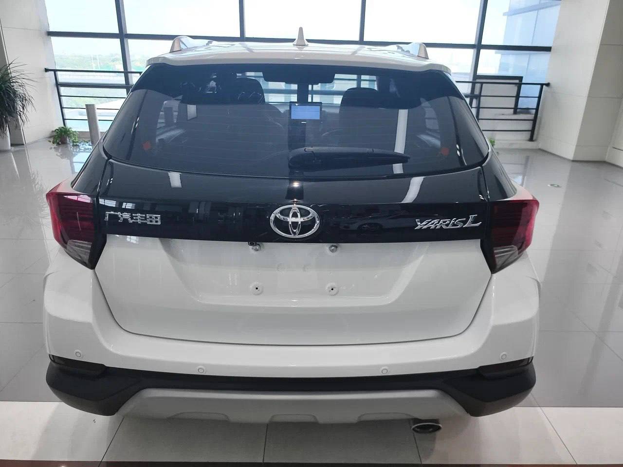 Toyota Yaris L X 2022, наш лот, вид сзади