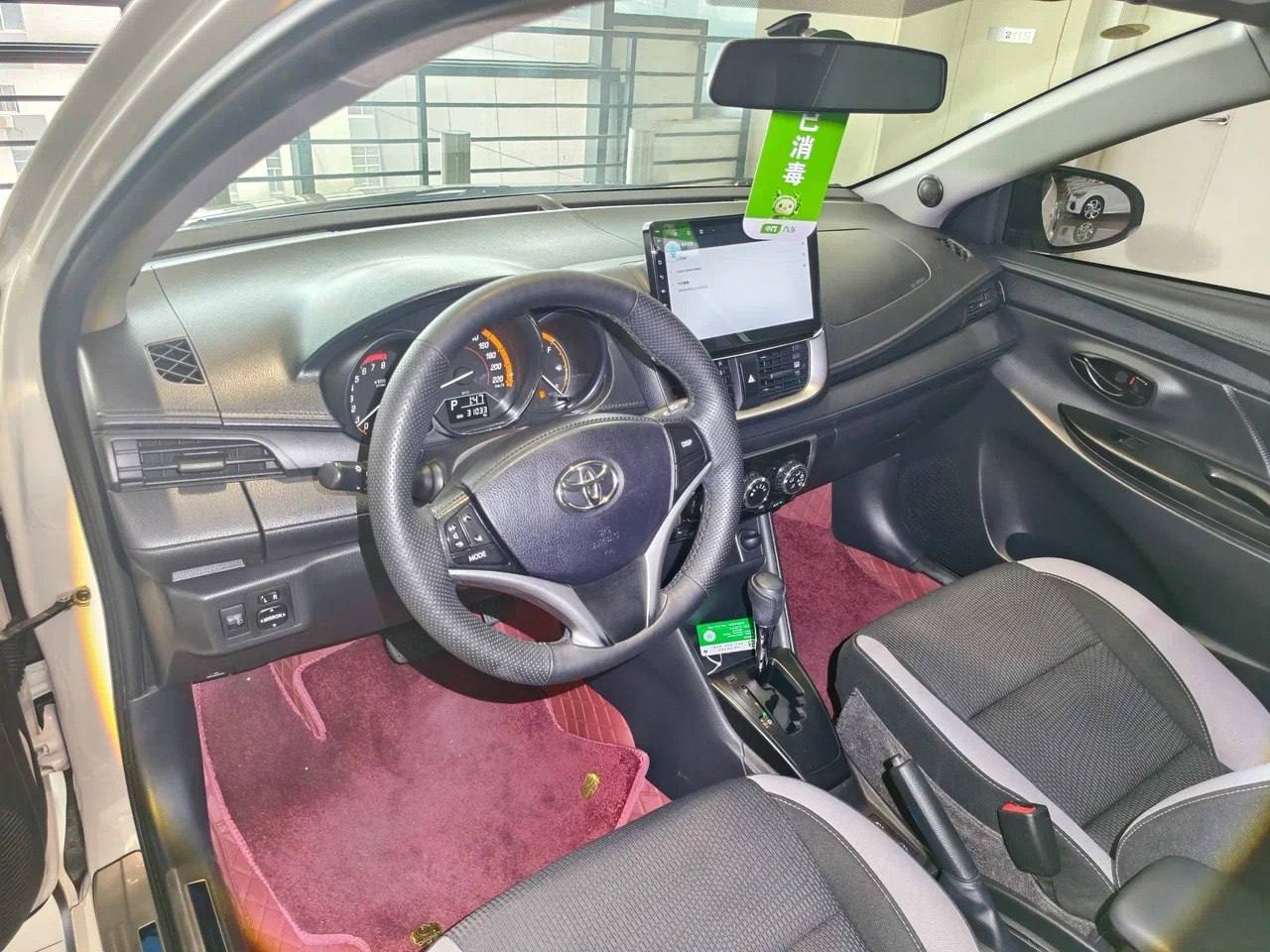 Toyota Yaris L X 2022, наш лот, водительское место