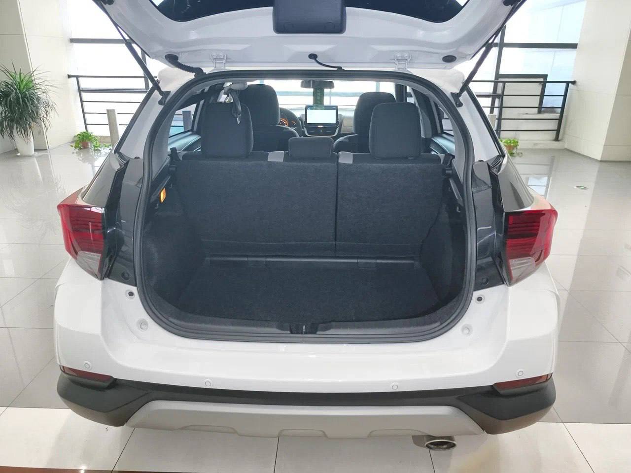 Toyota Yaris L X 2022, наш лот, багажник